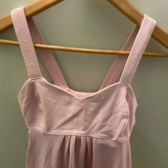 Lululemon Run: Back On Track Tank with cinch-able drawstring - Picture 7 of 10